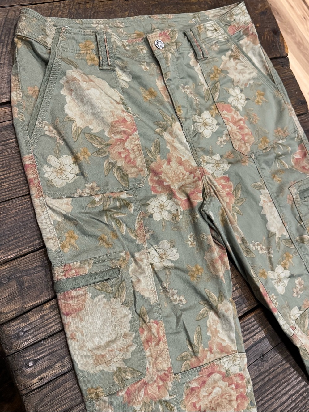 Chicos Green Floral Pants Size 14 Regular / 2.5 Womens